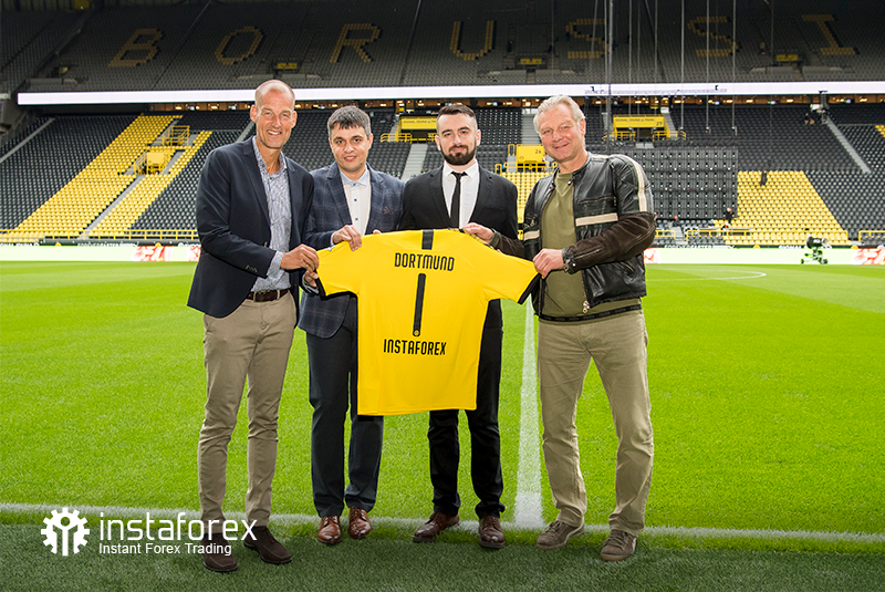 Legend of Borussia Dortmund Wolfgang de Beer, Business Development director for InstaSpot Pavel Shkapenko, Business Development Director of InstaSpot for Asia Roman Tcepelev and CEO of Borusssia Carsten Cramer hold the symbolyic Borussia-Instaforex jersey in front of the pitch of Singal Iduna Park Stadium