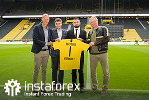 Legend of Borussia Dortmund Wolfgang de Beer, Business Development director for InstaSpot Pavel Shkapenko, Business Development Director of InstaSpot for Asia Roman Tcepelev and CEO of Borusssia Carsten Cramer hold the symbolyic Borussia-Instaforex jersey in front of the pitch of Singal Iduna Park Stadium