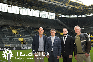 Legend of Borussia Dortmund Wolfgang de Beer, Business Development Director of InstaSpot Pavel Shkapenko, Business Development Director of InstaSpot for Asia Roman Tcepelev and CEO of Borusssia Carsten Cramer in front of the largest free-standing grandstand in Europe located in southern terrace of SingalIduna Park Stadium